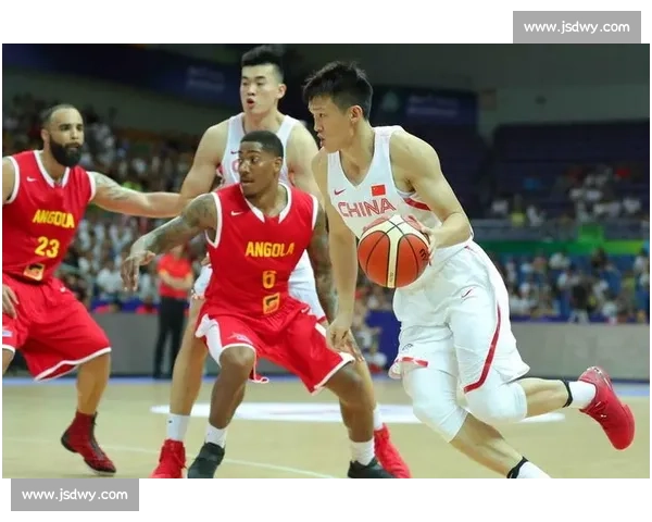 男篮蓝队迎战安哥拉 展现团队协作与拼搏精神再创佳绩