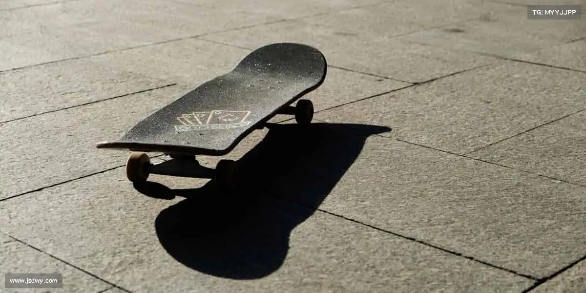 milan米兰🎾挥动球拍，让每一次击球都成为热血的呐喊！